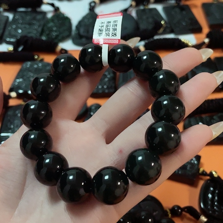 翡翠颈饰未镶嵌名****下