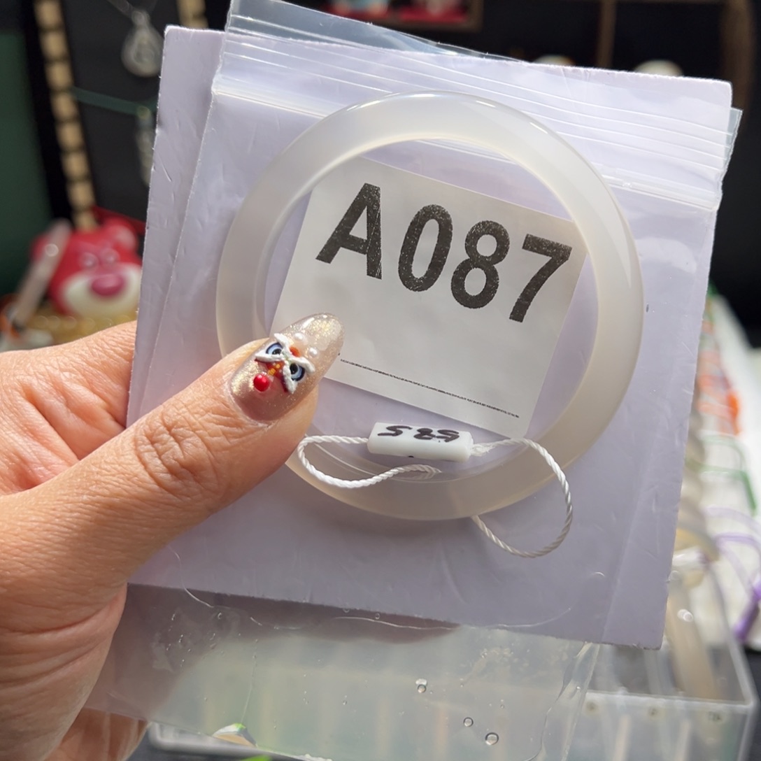 玛瑙/玉髓手镯未镶嵌九****傅