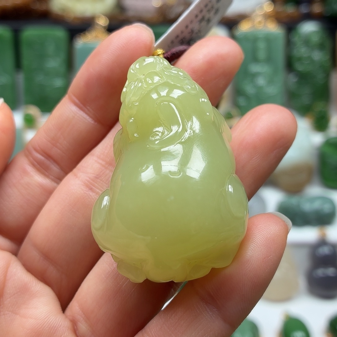 和田玉未镶嵌颈饰大貔貅