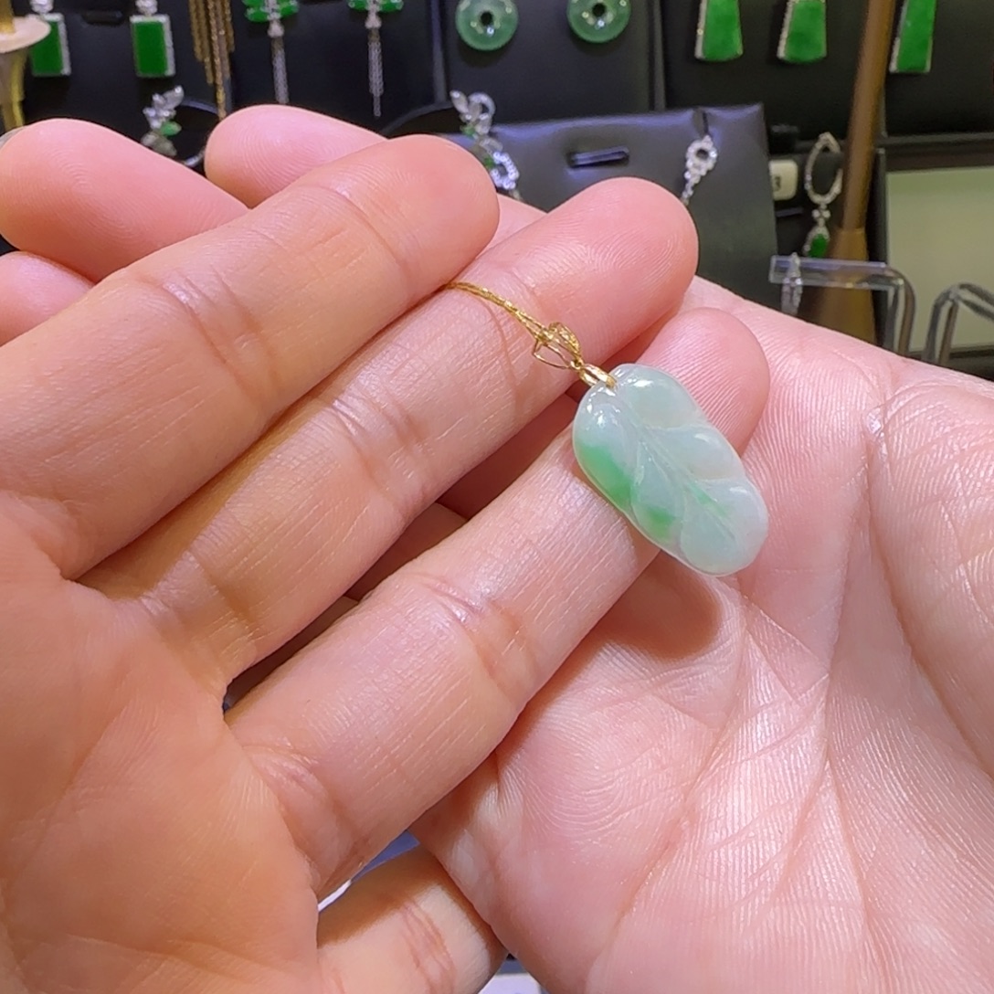 翡翠18K金镶嵌颈饰吊坠