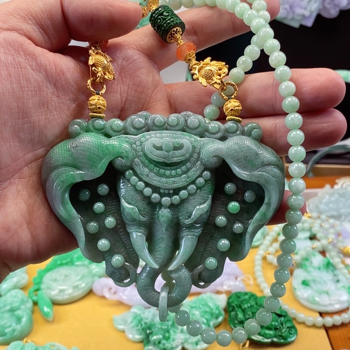 翡翠颈饰未镶嵌翡翠吊坠挂件