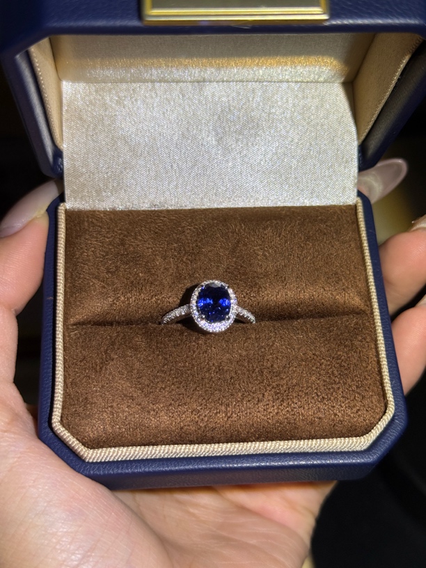 蓝宝石（处理）卡柏瑞高精切培育蓝宝皇家蓝 鸽子蛋