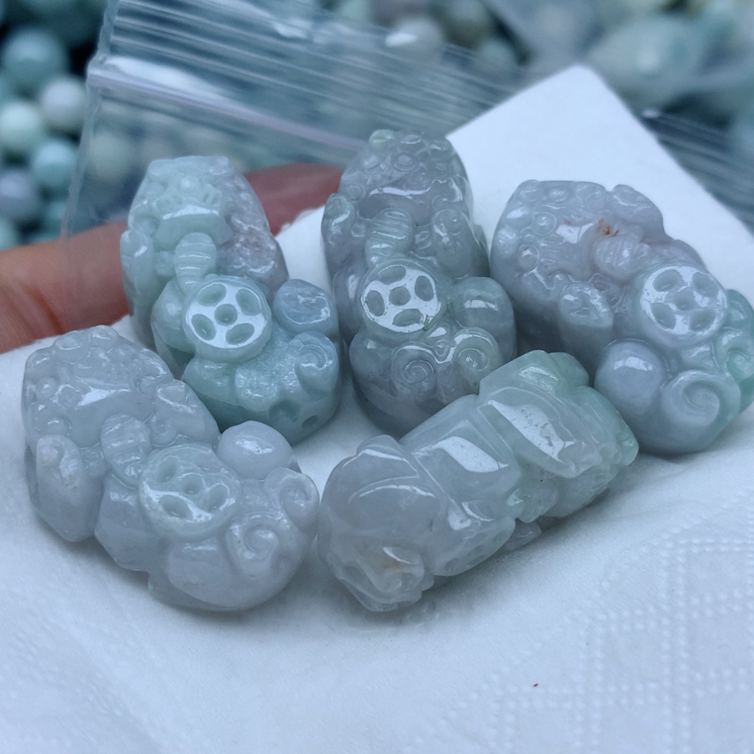 颈饰足铂镶嵌翡翠翡翠