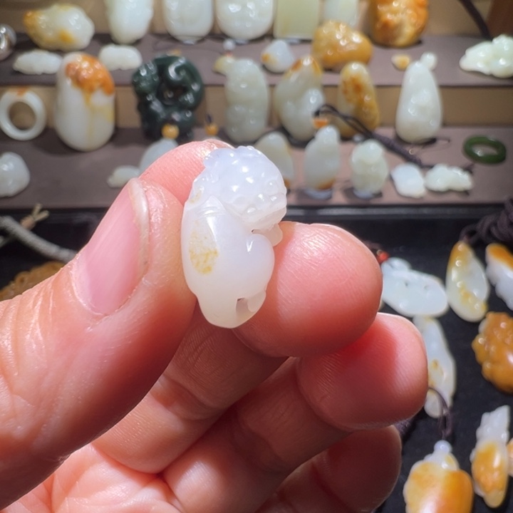 莪***宝和田玉未镶嵌颈饰