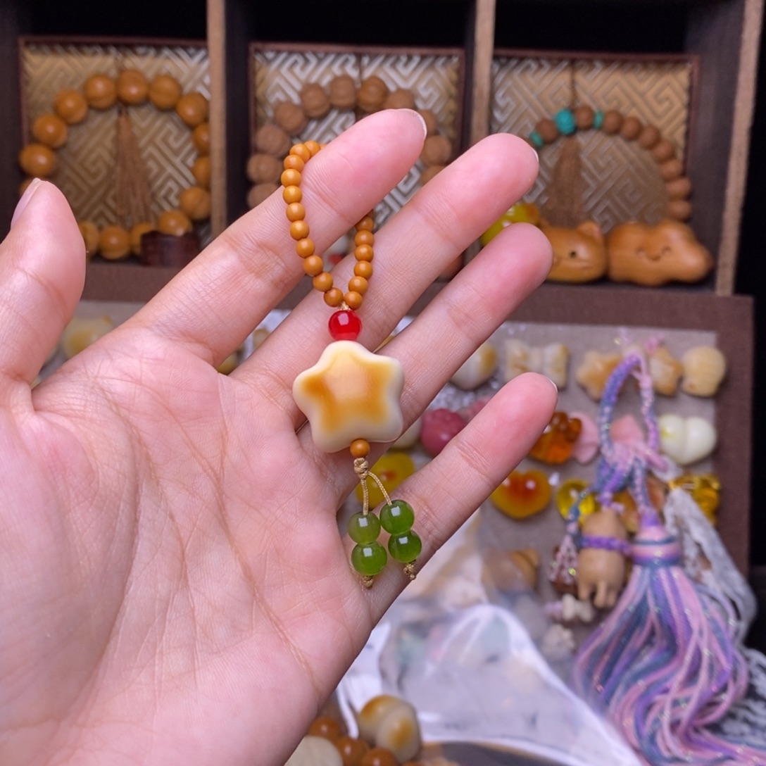 猴头核桃吊坠跑环上的配饰