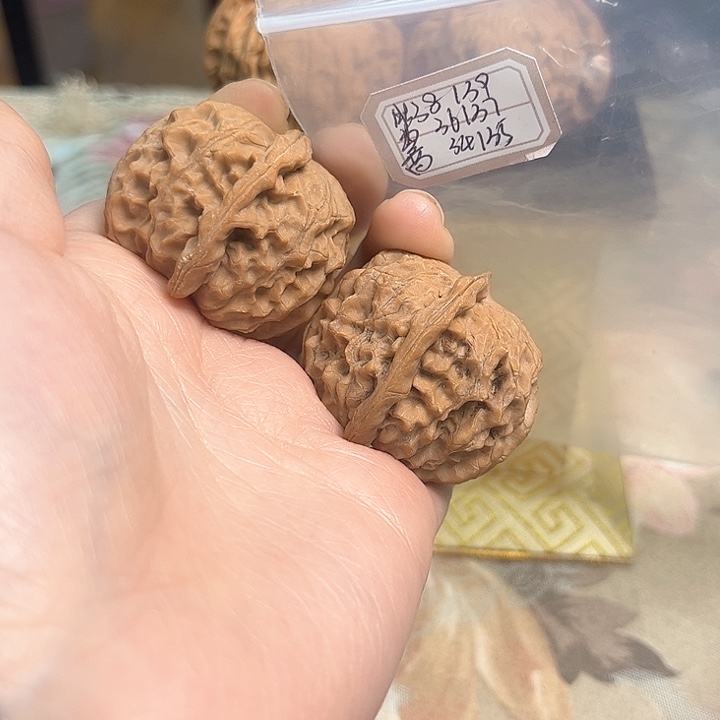 文玩核桃把件非嫁接元宝