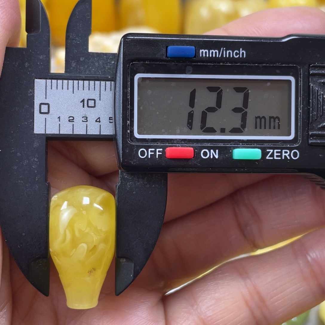 蜜蜡未镶嵌裸石18杂