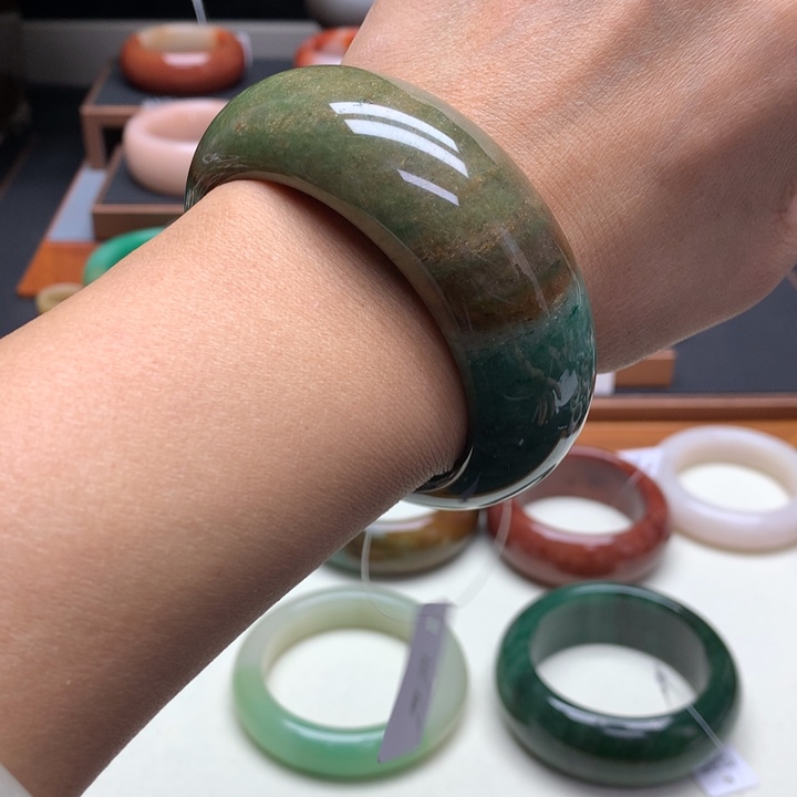 嘚***嘚石英质玉（非洲翠）合金佘太翠