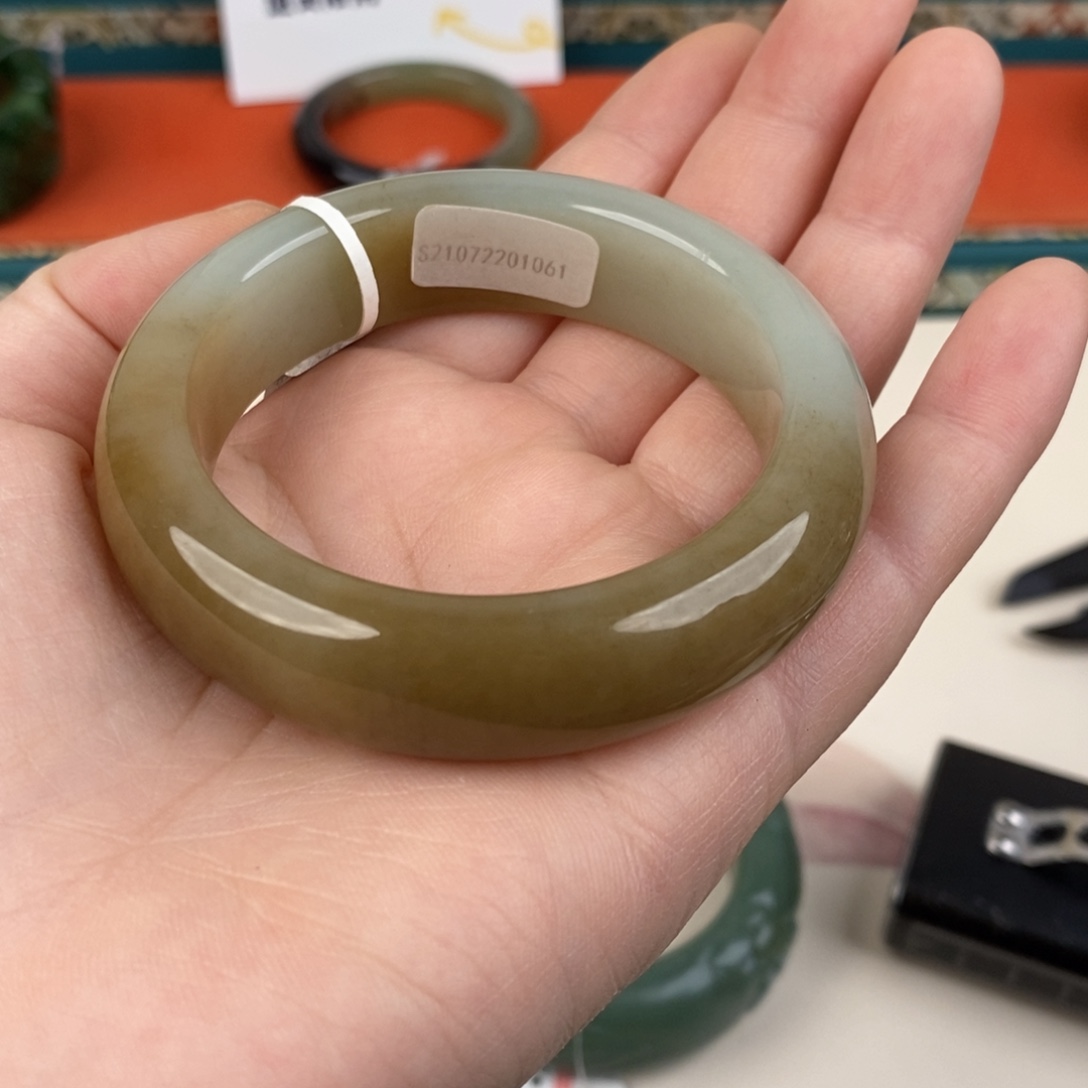 和田玉未镶嵌手镯251211回流