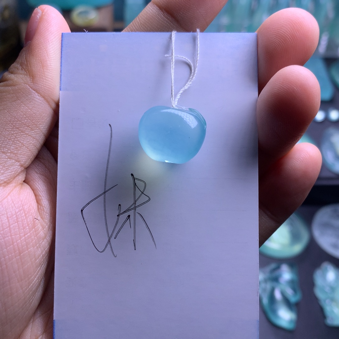 蛇纹石玉吊坠未镶嵌