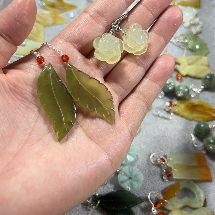 蛇纹石玉耳饰未镶嵌