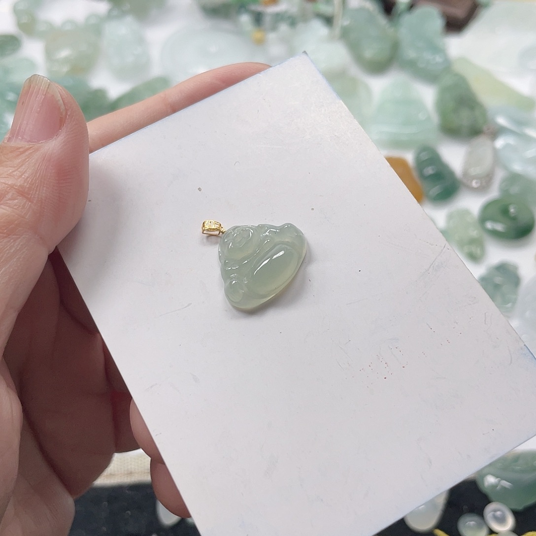 翡翠未镶嵌颈饰小佛公