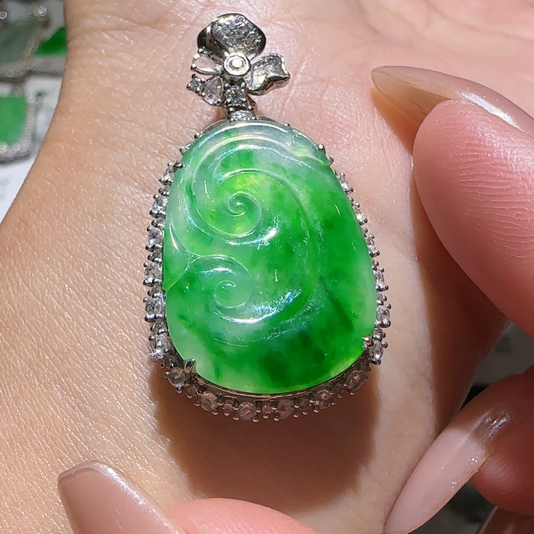 【闪购商品】颈饰18K金镶嵌翡翠天然