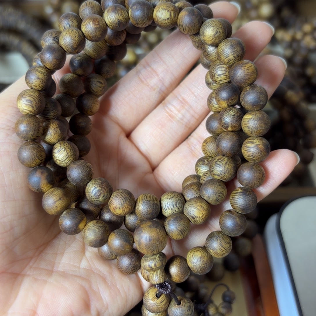 暴****【艺香阁】海南莺歌绿奇楠0.8mm26g+