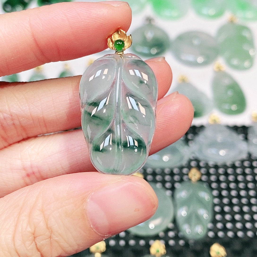 翡翠18K金镶嵌颈饰