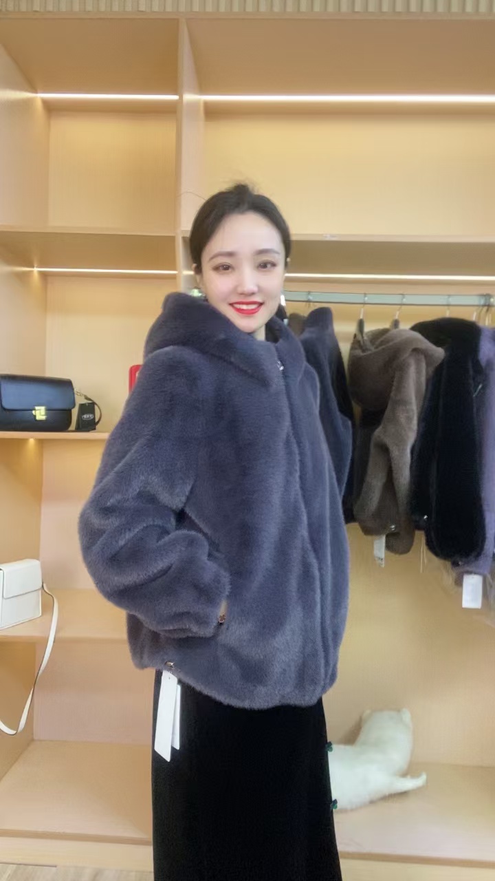 冬季休闲纯色短款连帽气质拉链款韩版连帽保暖外套女装百搭时尚