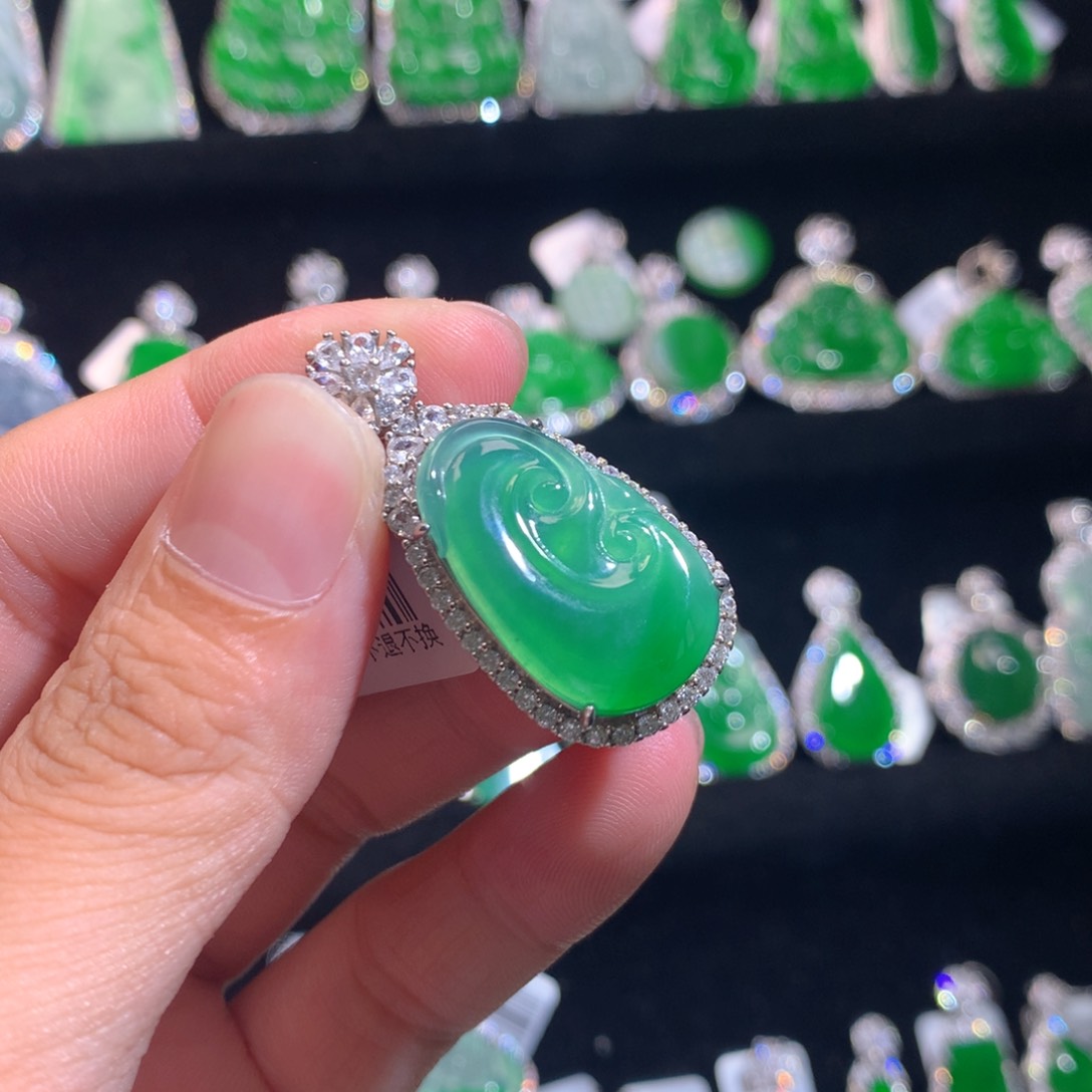 【闪购商品】颈饰银S925镶嵌翡翠天然翡翠