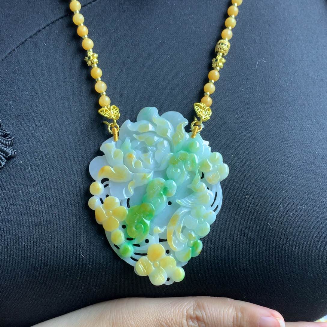 翡翠颈饰未镶嵌翡翠