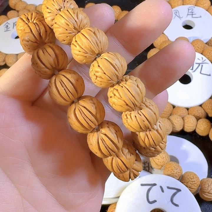 月***舟桃核吊坠两条桃核