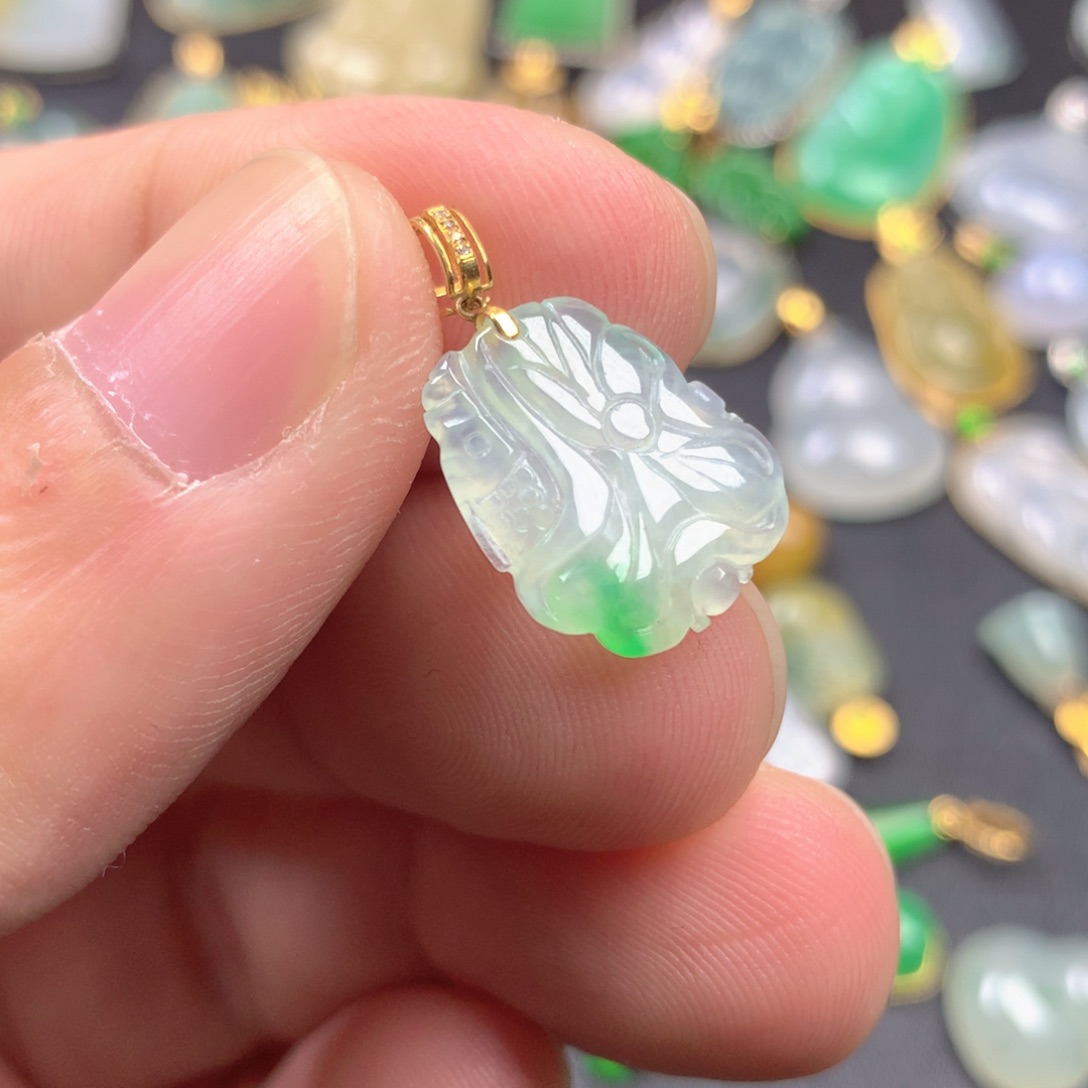 【闪购商品】颈饰18K金镶嵌翡翠翡翠