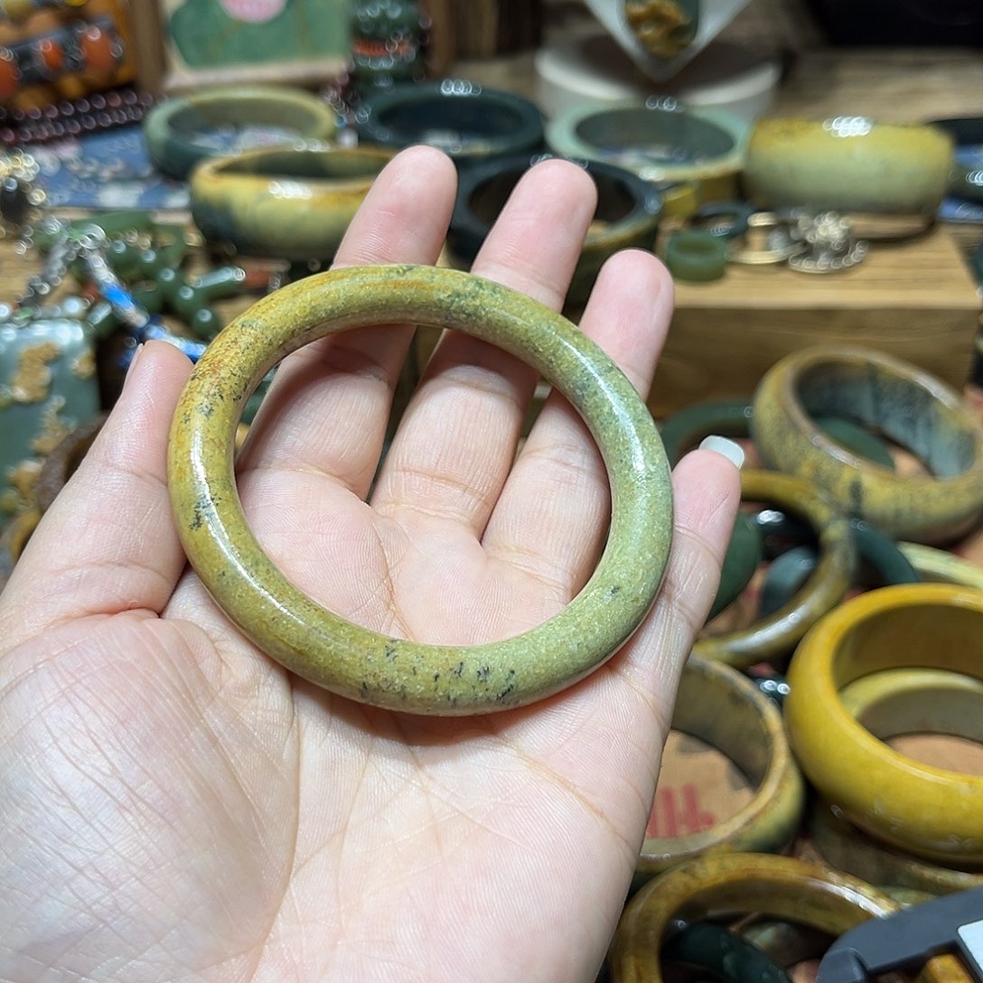 岫岩河磨玉（透闪石质玉）手镯未镶嵌窗*姐