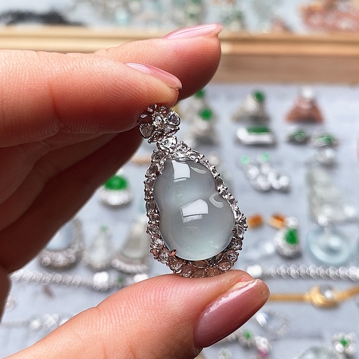 定制翡翠18K金镶嵌吊坠