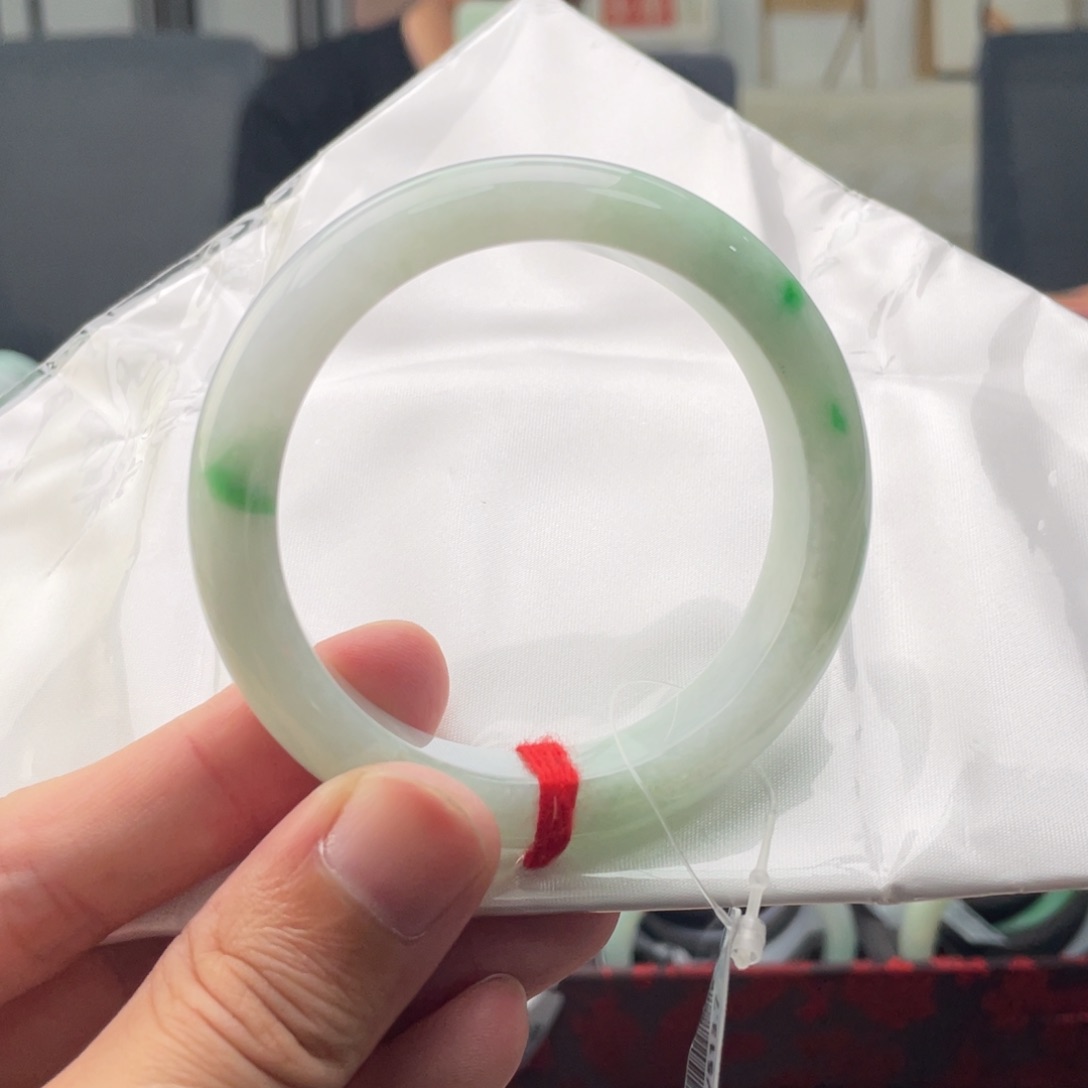 翡翠手镯未镶嵌手镯