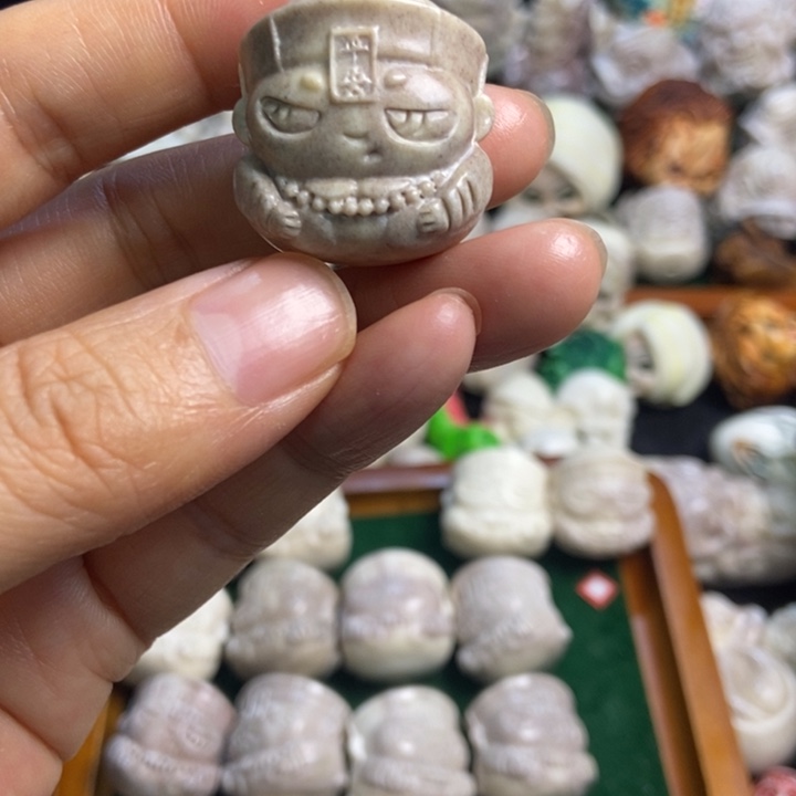 大***猫配饰鹿角雕刻一个出