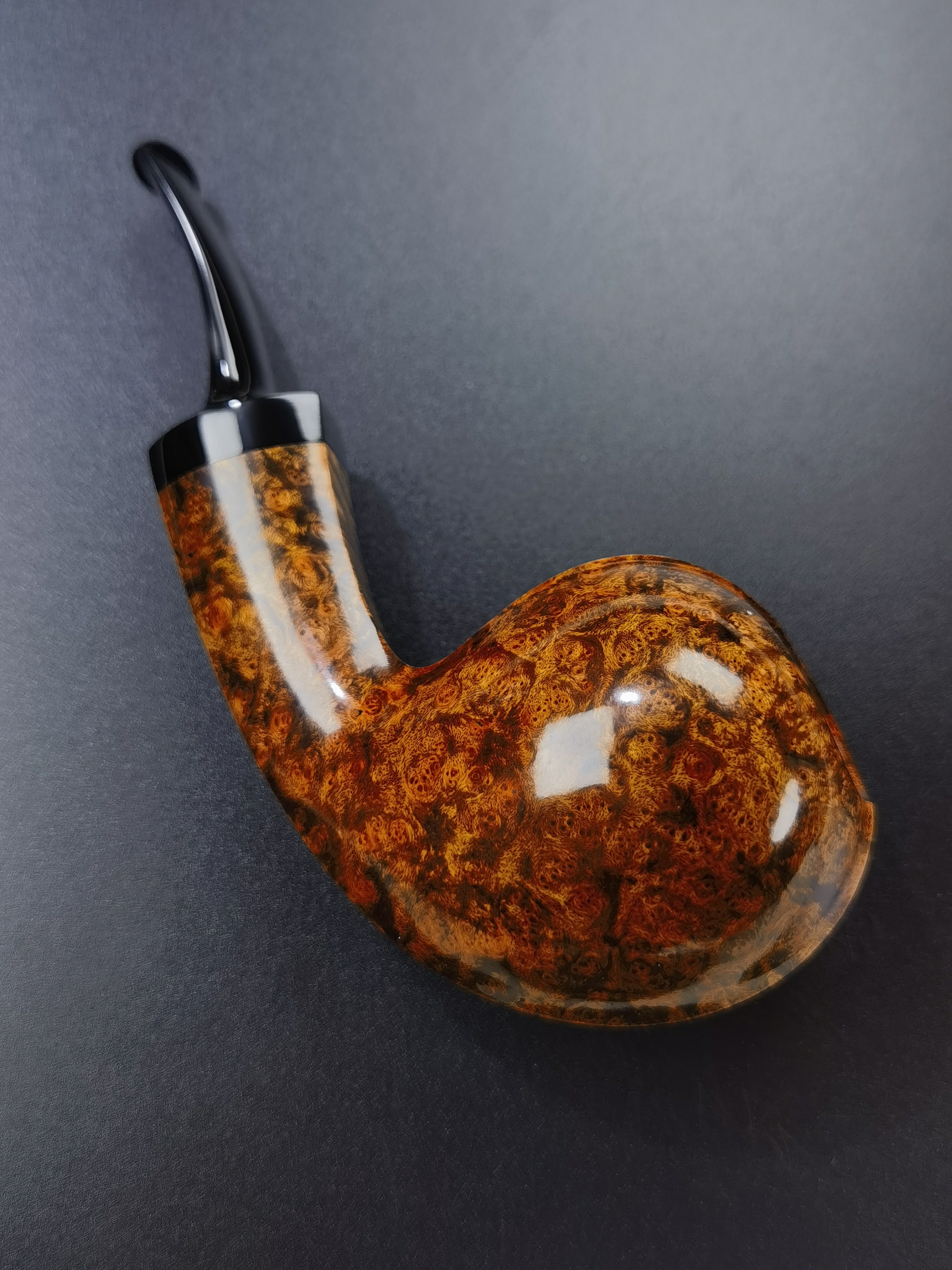 单面鼓河豚石楠木烟斗，经典斗型。