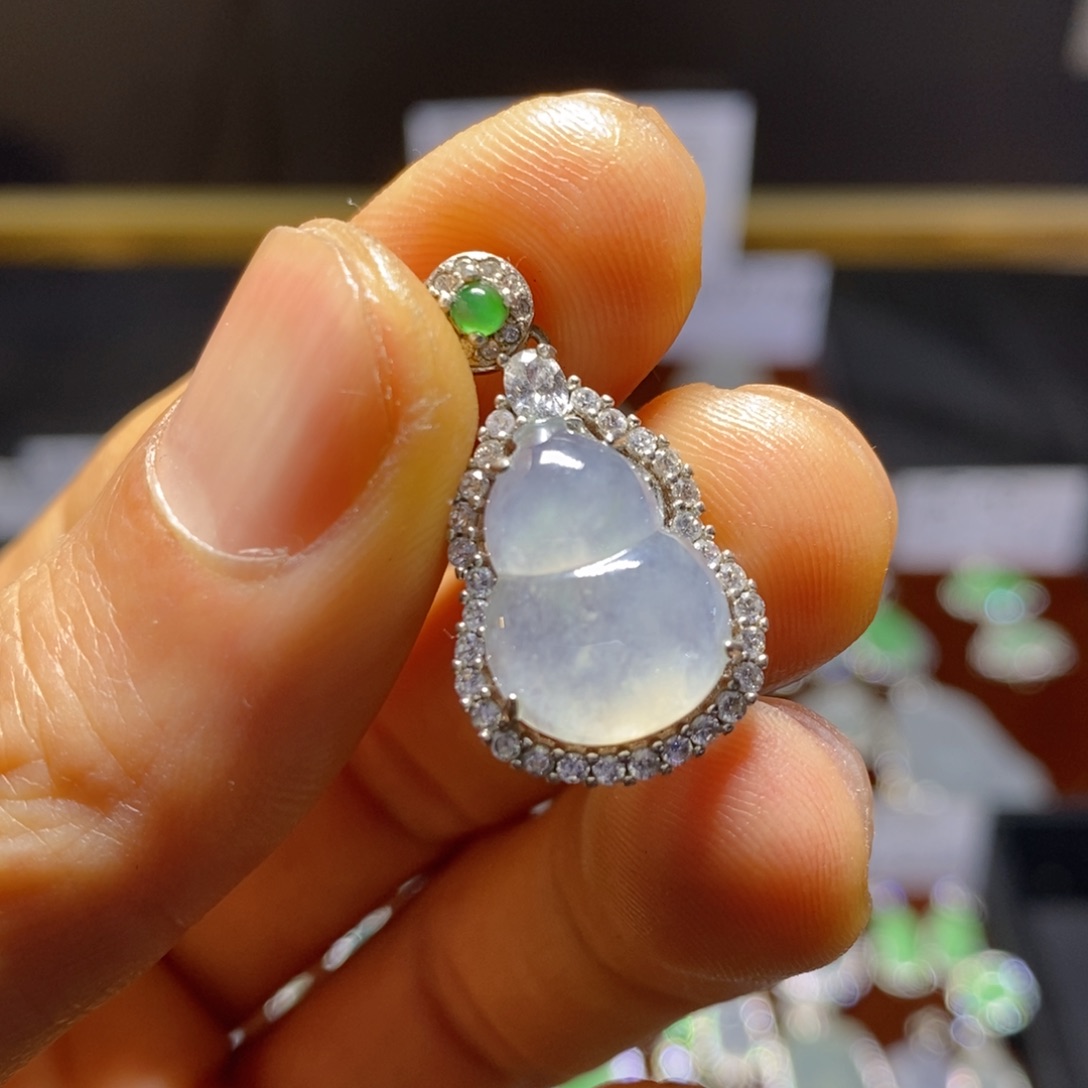 翡翠颈饰银S925镶嵌白冰小葫芦