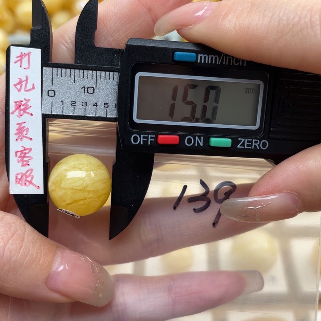 蜜蜡裸石未镶嵌?蜜蜡