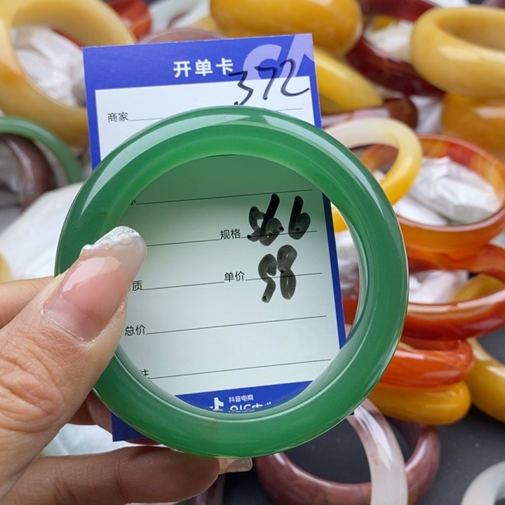 石英质玉手镯未镶嵌