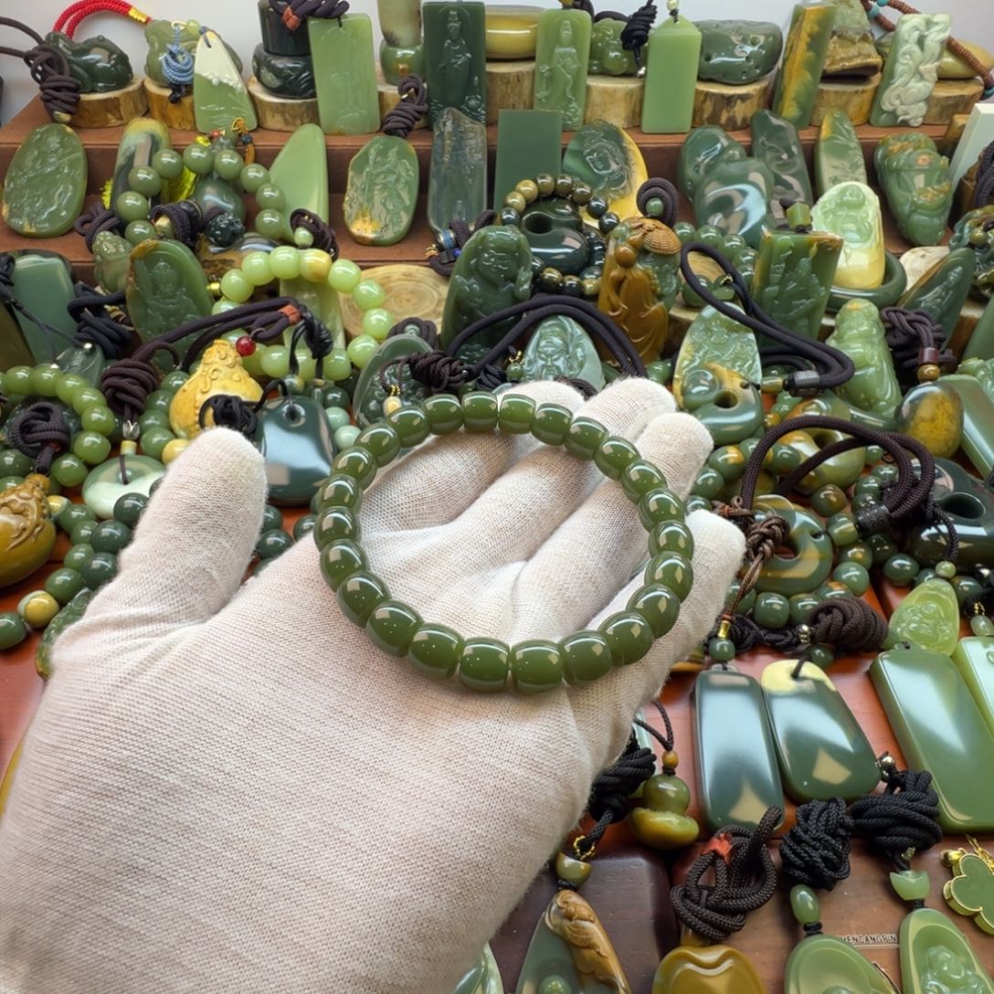 ****岫岩老玉（透闪石质玉）未镶嵌手链