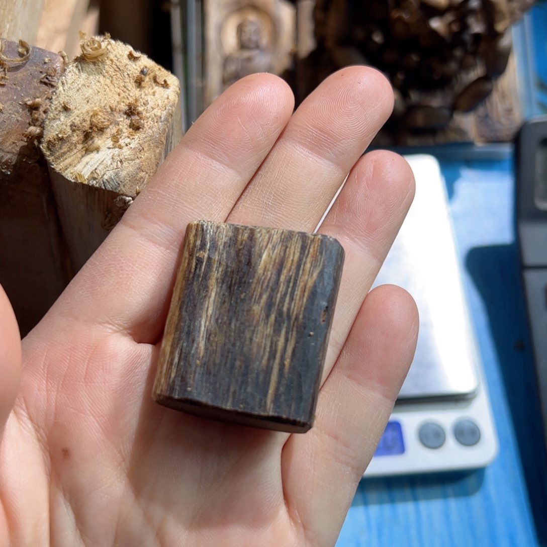 沉香吊坠白棋素牌9.7克