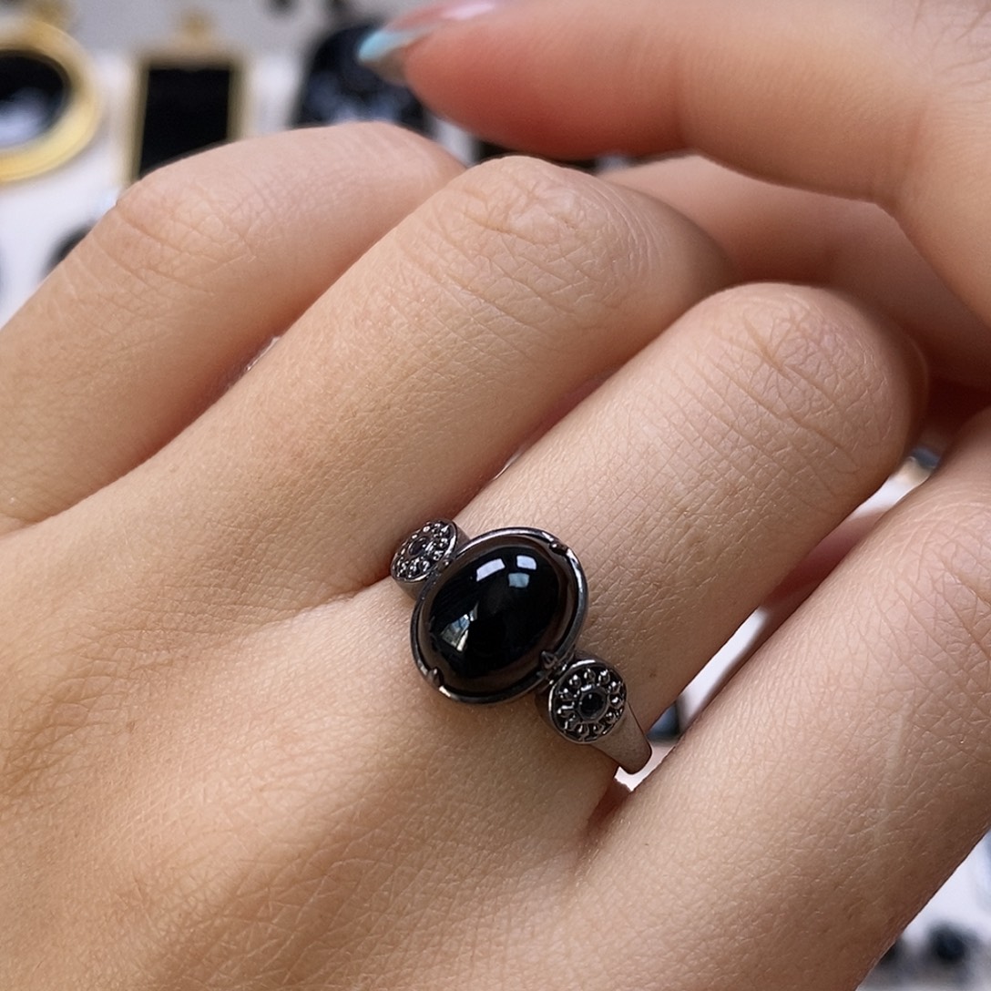 翡翠18K金镶嵌戒指