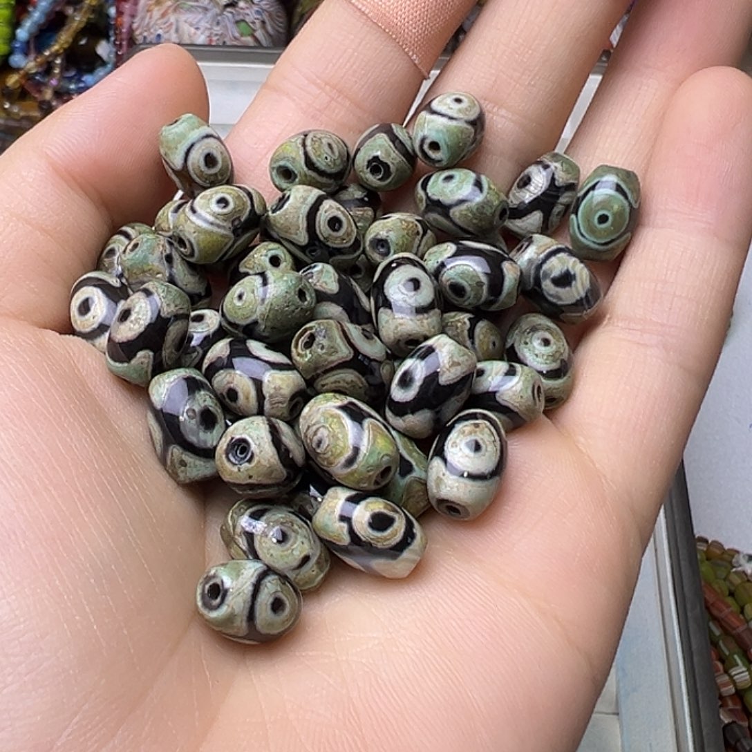 颈饰玻璃玛瑙一颗一样