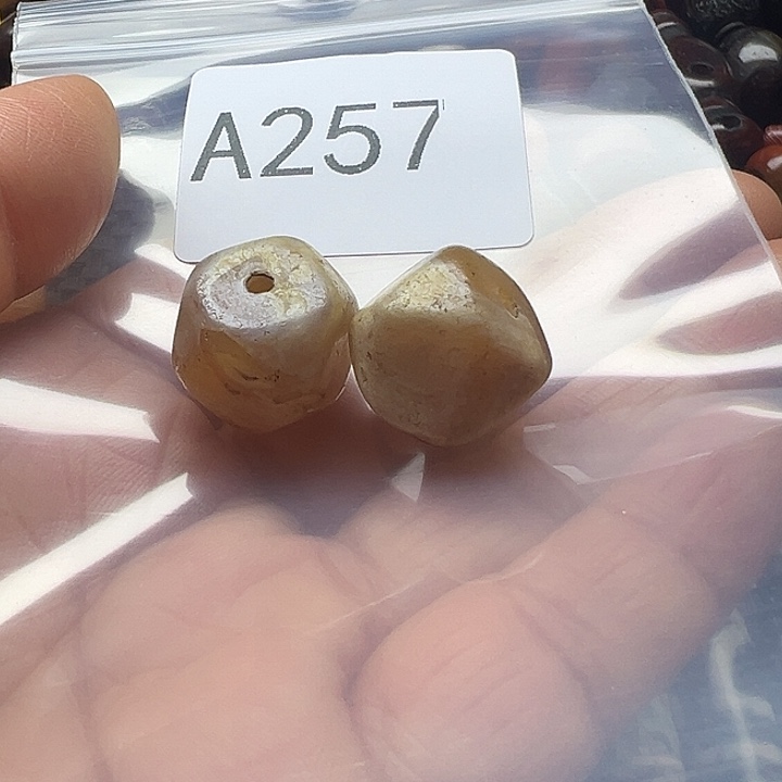 土***珠玛瑙/玉髓未镶嵌手链