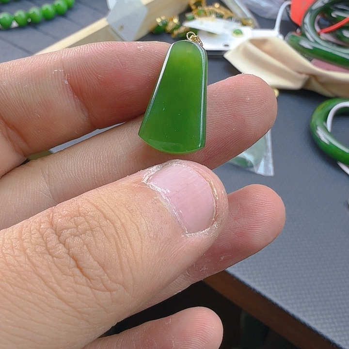 和田玉（碧玉）颈饰18K金镶嵌