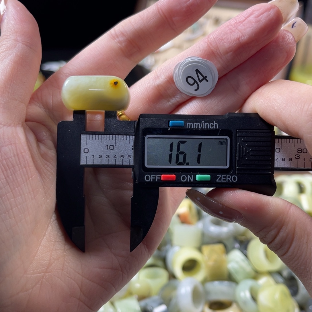 蛇纹石玉未镶嵌戒指