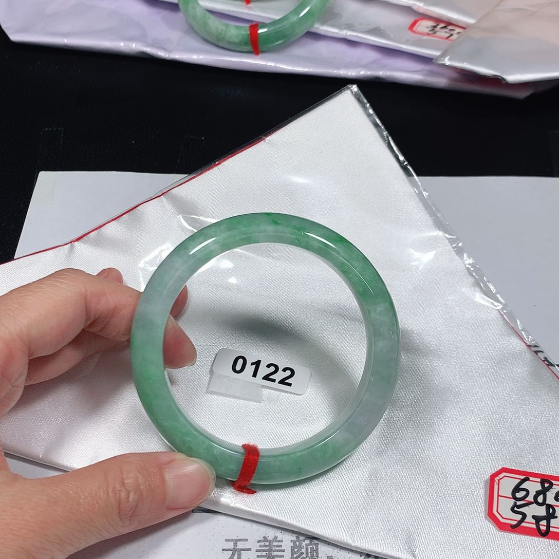 翡翠手镯未镶嵌天然翡翠手镯A价缅甸