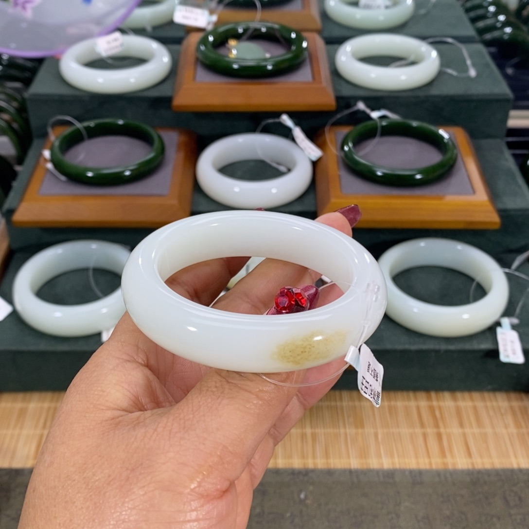 和田玉手镯未镶嵌