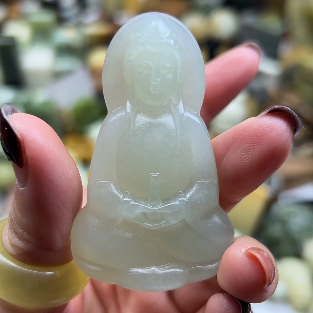 岫玉未镶嵌颈饰天青冻观音