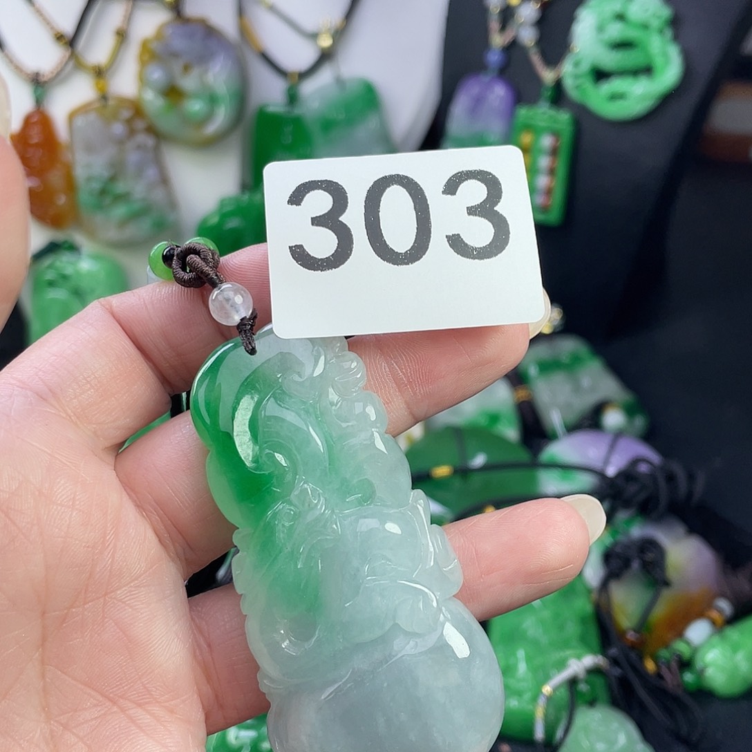 翡翠未镶嵌吊坠(赠链)