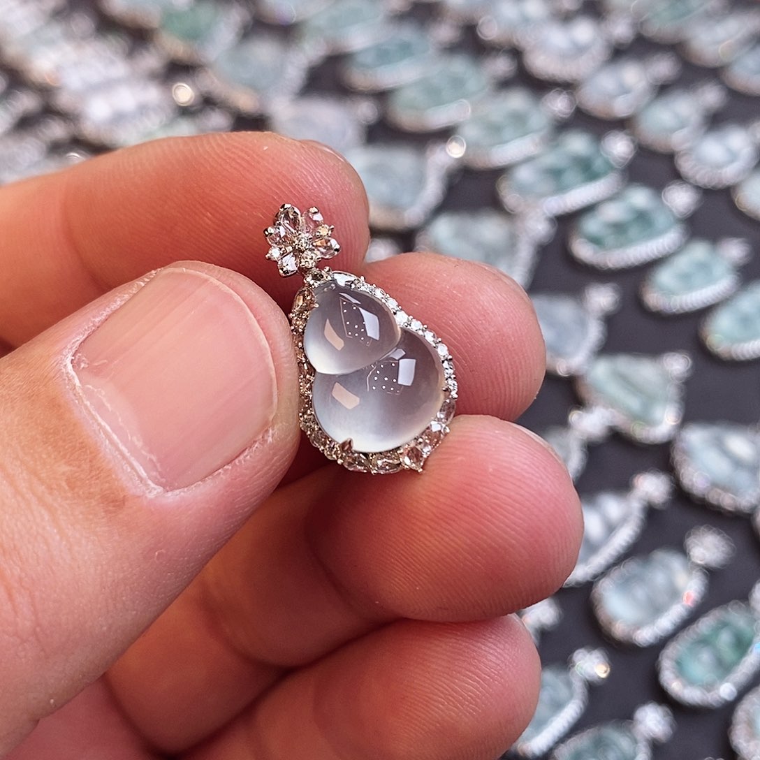 翡翠颈饰18K金镶嵌葫芦