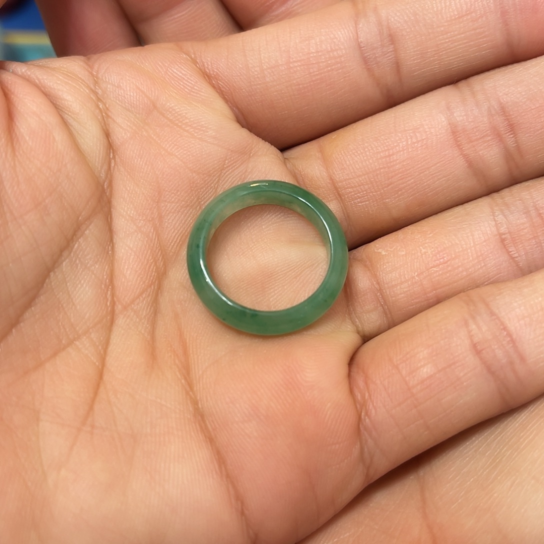 翡翠未镶嵌挂件青花瓷器等传统工艺的