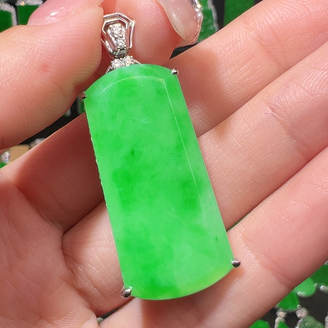 翡翠吊坠(不含链)18K金镶嵌Z*Y无事牌