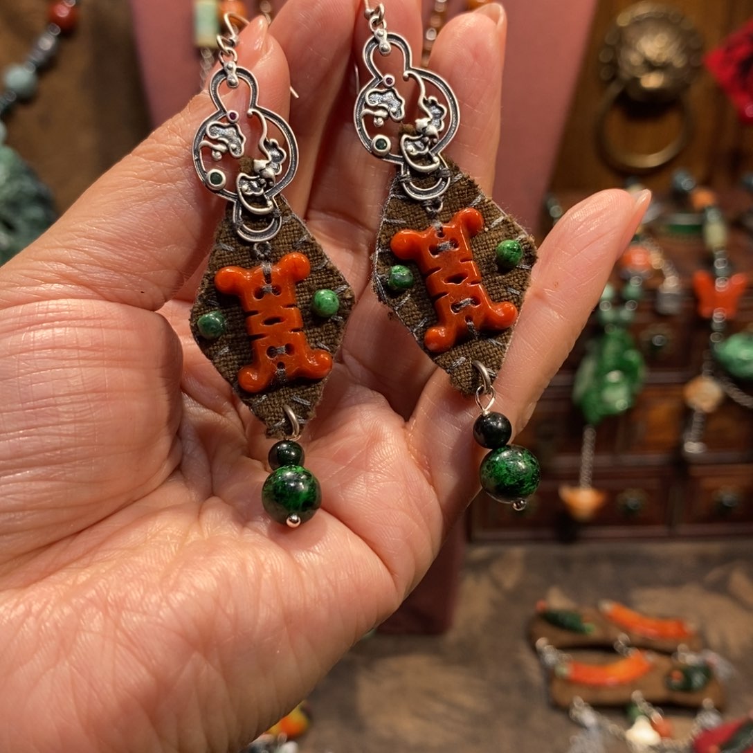 翡翠吊坠(赠链)未镶嵌