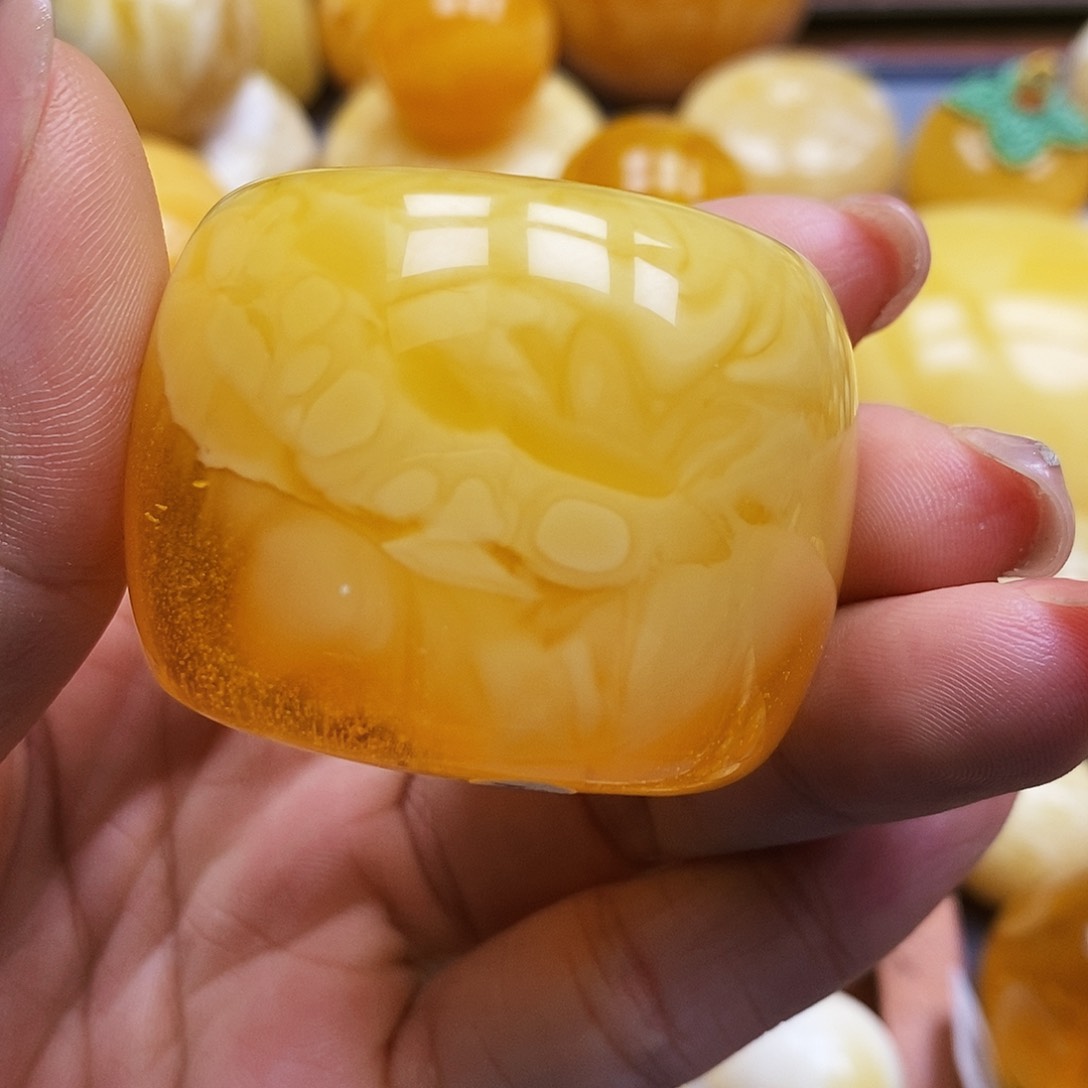 蜜蜡未镶嵌珠宝奇石