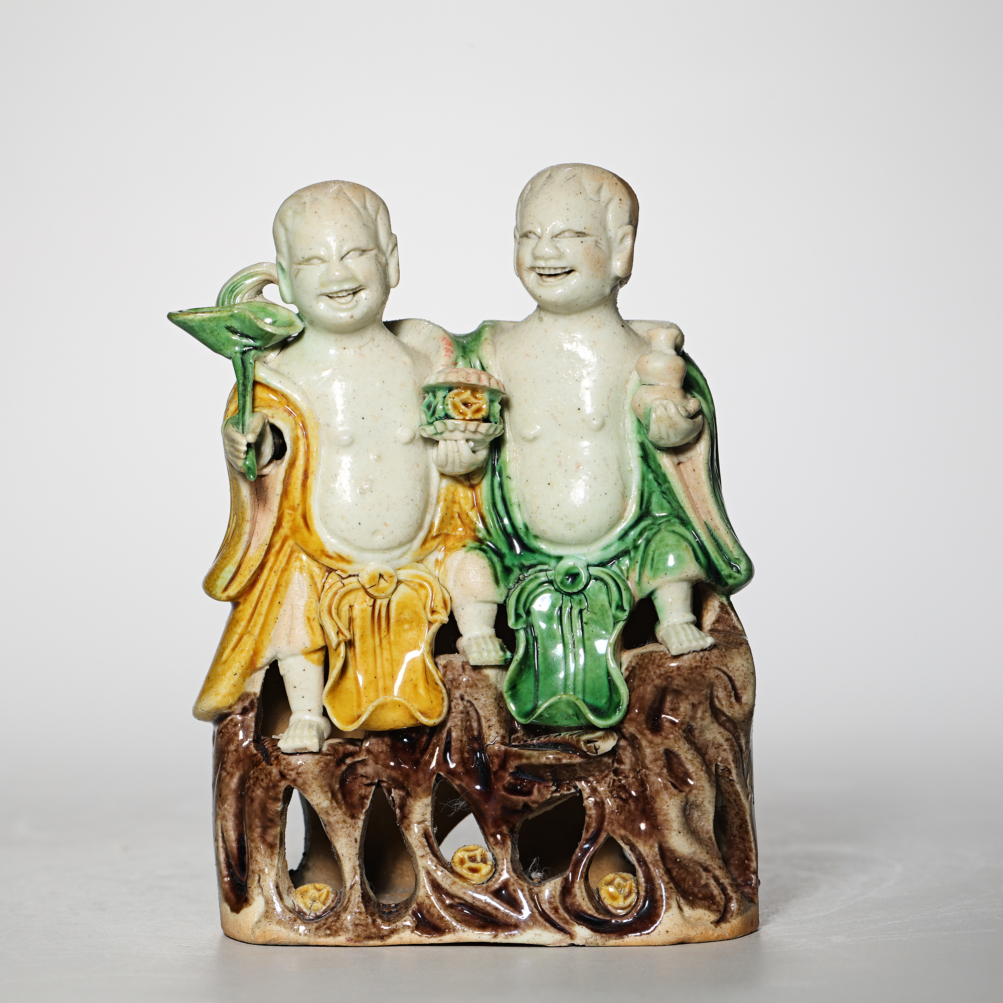 6013清·素三彩和合二仙瓷塑