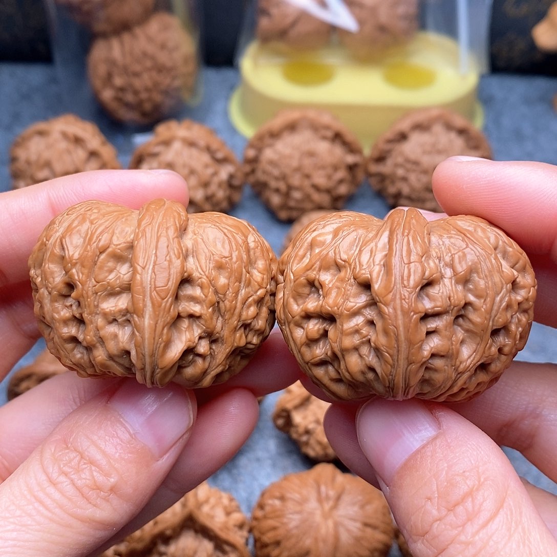 文玩核桃把件元宝44尺红皮精品